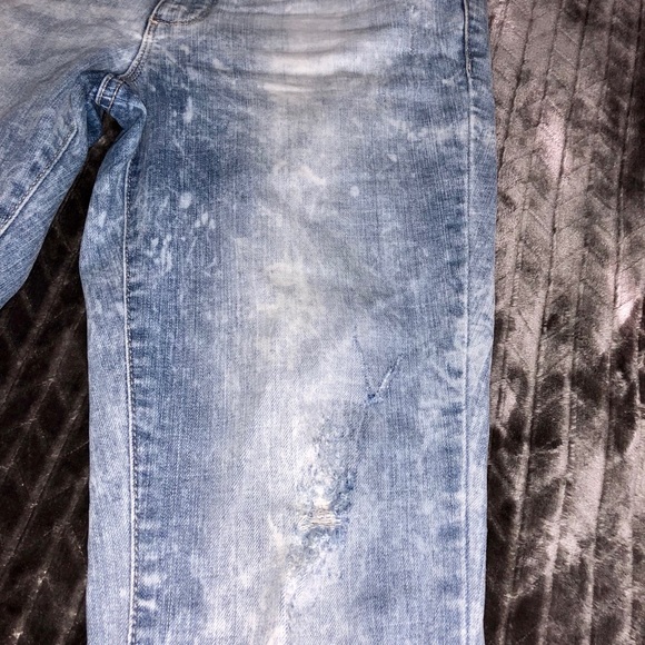 Jessica Simpson Distressed Acid Wash Skinny Crop - Picture 4 of 8
